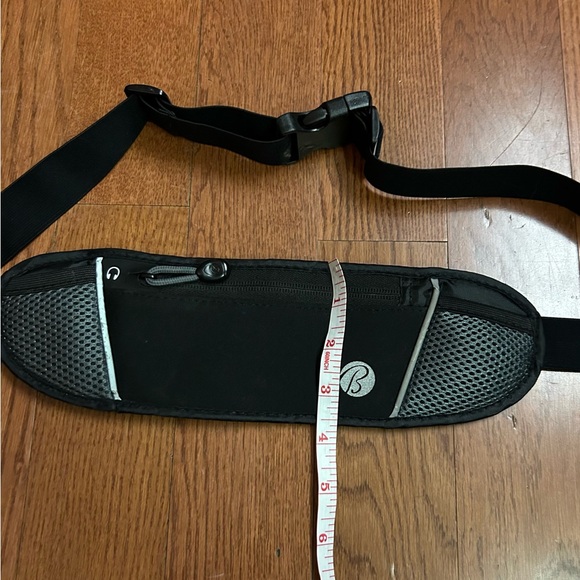 Bally total fitness workout/fitness/running belt. Adjustable waistband. - Picture 4 of 6